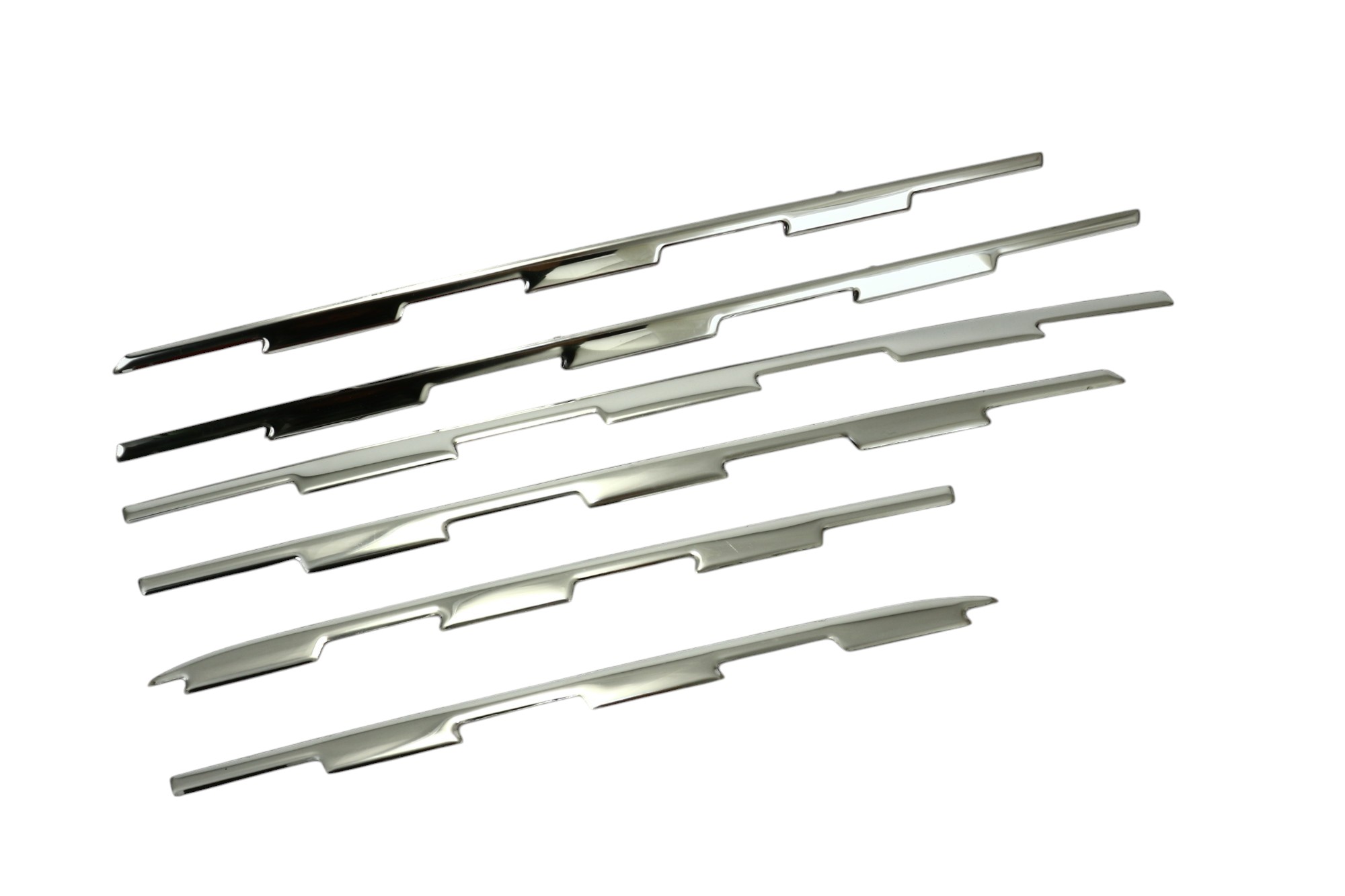 Peugeot Rifter Passenger Van 2019 > Ön Panjur Çıtası (Plaka Üstü) P. Çelik - Görsel 2